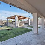 Perfect Spacious Escape With Heated Pool And Spa