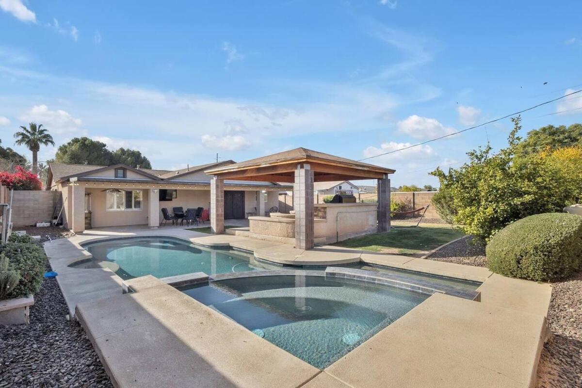 Perfect Spacious Escape With Heated Pool And *