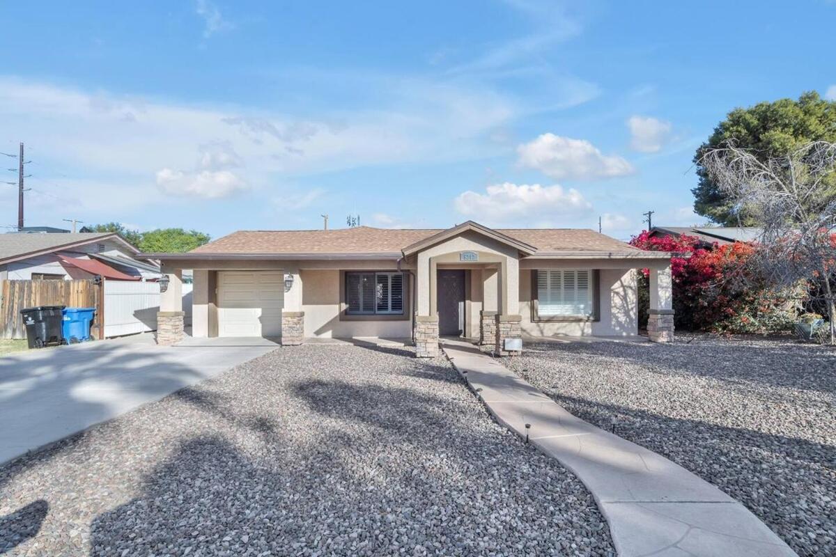 Perfect Spacious Escape With Heated Pool And